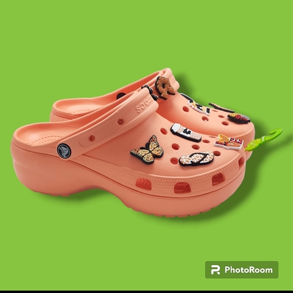 CROCS Shoes - SALE! CROCS Classic Platform Clogs W/ Animal Print Charms Size 9